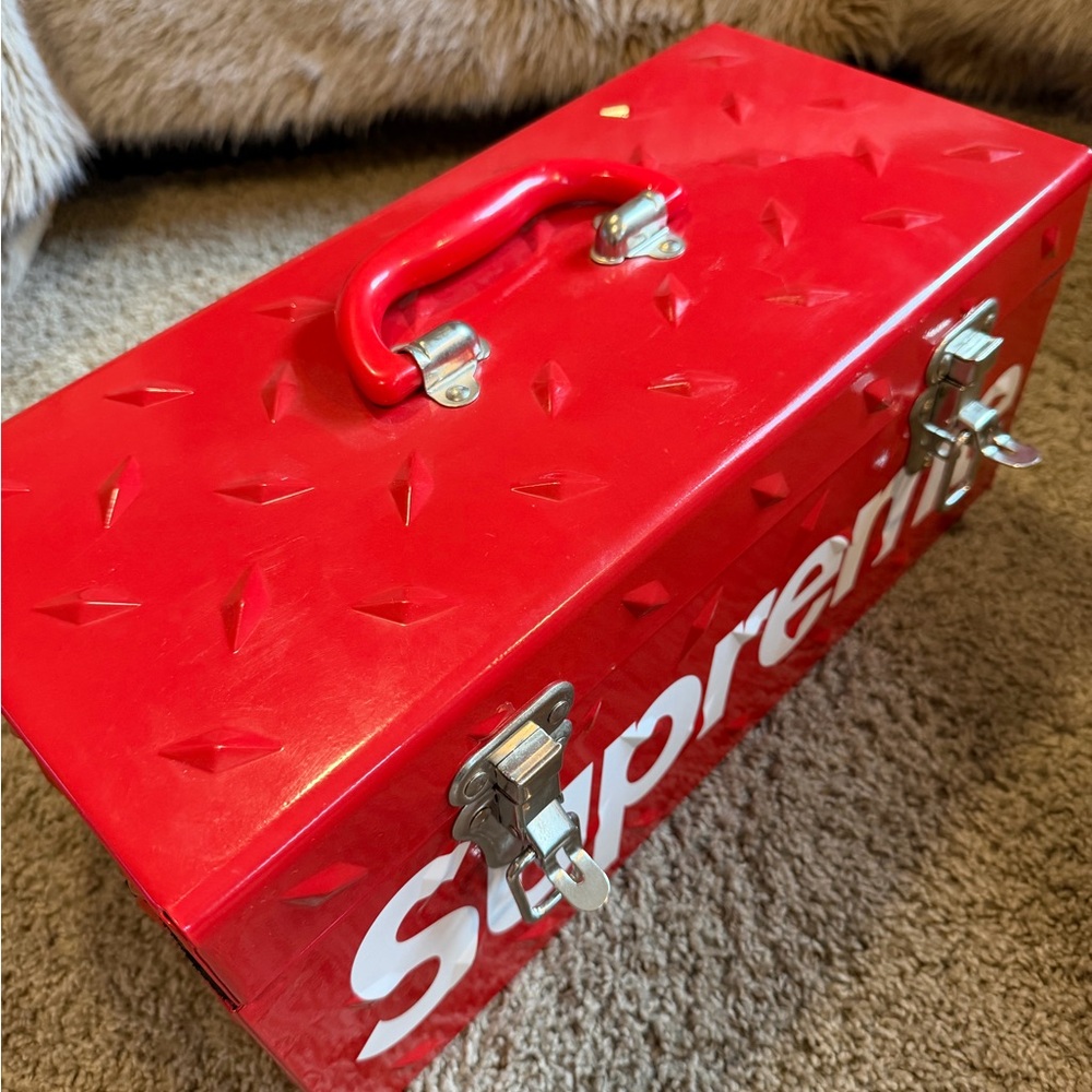 Supreme Diamond Plate Toolbox - Picture 4 of 5